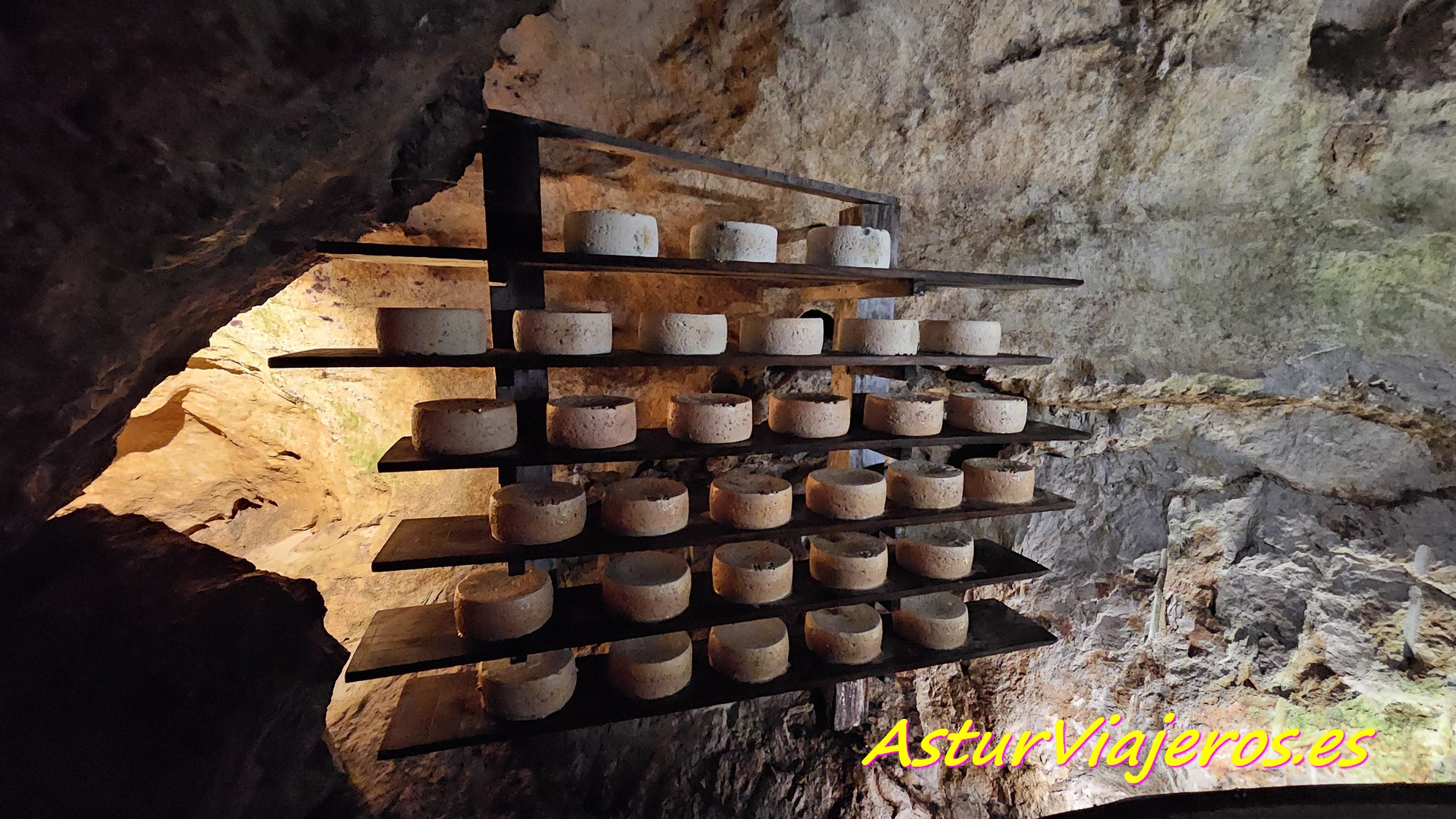 Cueva del queso Cabrales: tesoro gastronómico de Asturias