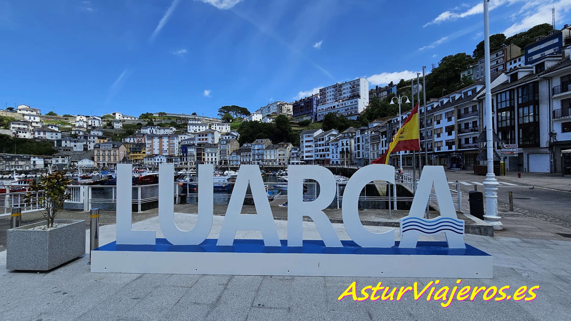 Luarca: la villa blanca de la costa verde